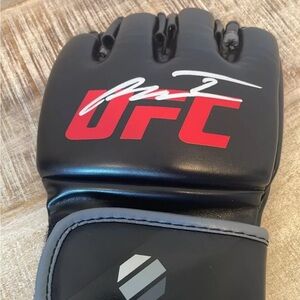 Payton Talbott Signed UFC Fight Glove - Beckett Witnessed Authenticated